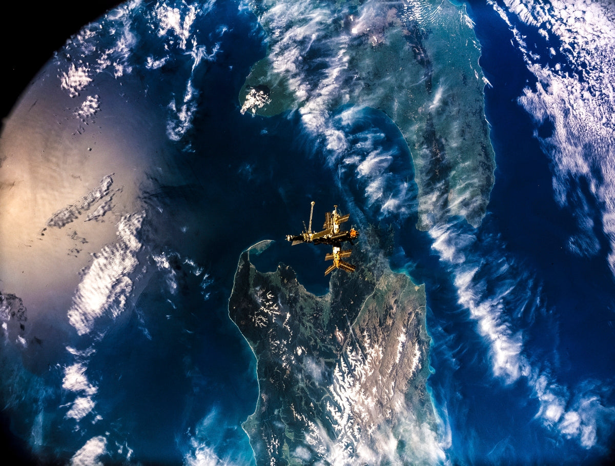 Full Mir over New Zealand, from the space shuttle Atlantis